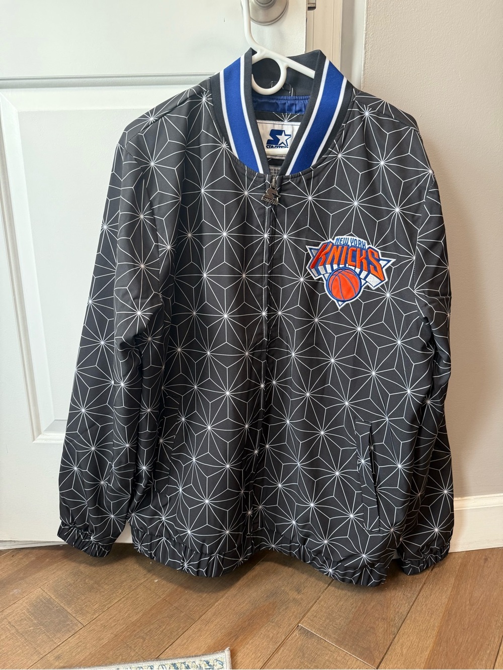 STARTER Black Geometric New York Knicks jacket
